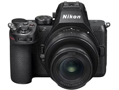 Câmera Fotográfica NIKON Z5II C/24-50 F/4-6.3